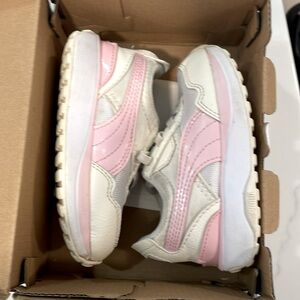 Puma slip on sneakers size 7 Toddler